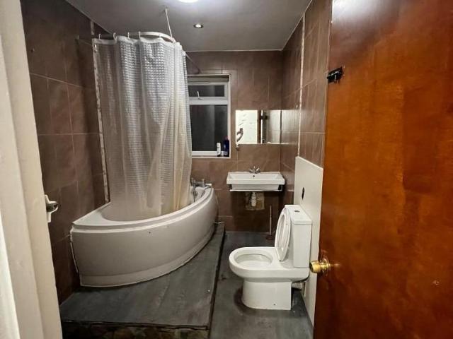 Springfield Mount, London NW9 6 bed house share to rent £900 pcm £208 pw