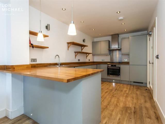 Springfield Road, Brighton 4 bed terraced house to rent £3,467 pcm £800 pw