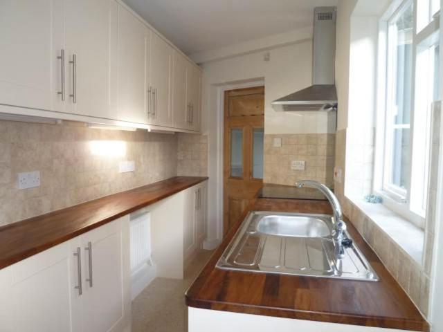 Springfield Road, Cambridge, CB4 2 bed terraced house to rent £1,675 pcm £387 pw
