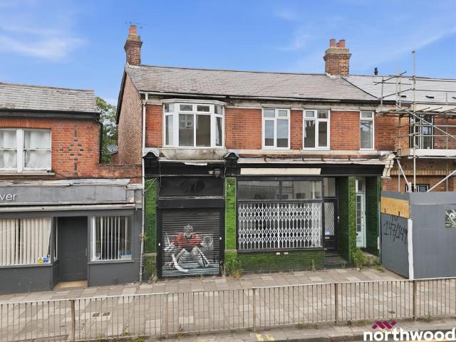 Springfield Road, Chelmsford CM2 2 bed flat to rent £1,250 pcm £288 pw