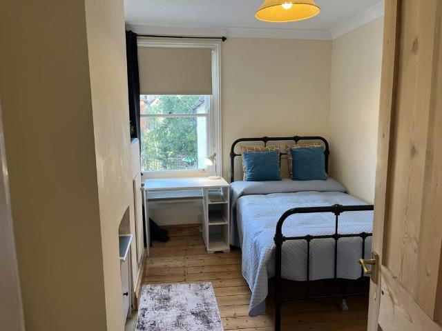 Springfield Road, Guildford GU1 1 bed in a house share to rent £895 pcm £207 pw