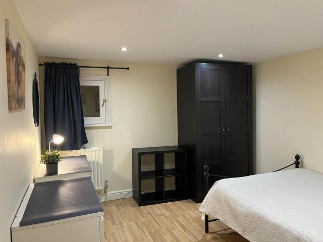 Springfield Road, Guildford GU1 1 bed in a house share to rent £895 pcm £207 pw