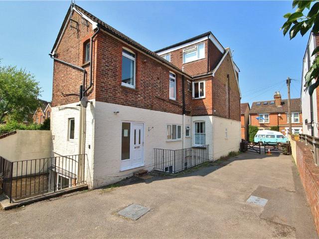 Springfield Road, Guildford, Surrey GU1, 1 bed flat to rent, £1,350 pcm | PrimeLocation