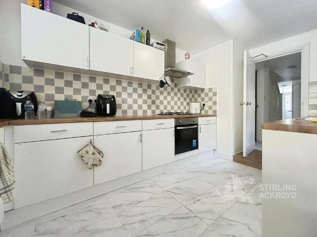 Springfield Road, Guildford, Surrey, GU1 1 bed in a house share to rent £995 pcm £230 pw