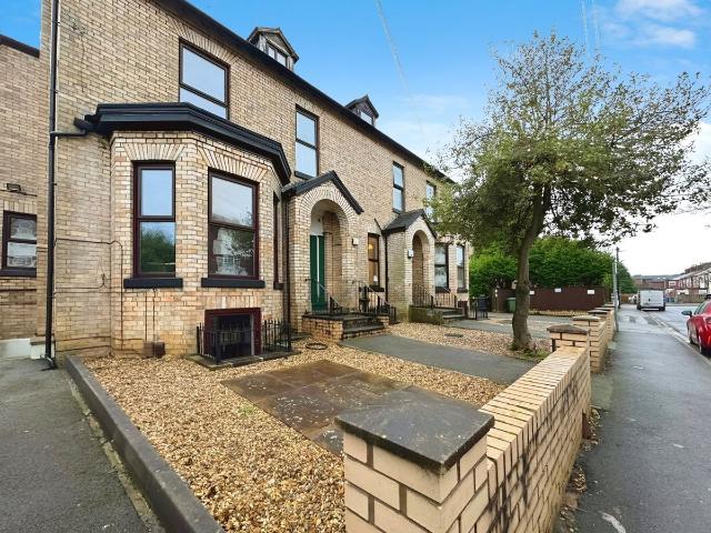 Springfield Road, Sale, Greater Manchester M33, 1 bed flat to rent, £925 pcm | PrimeLocation