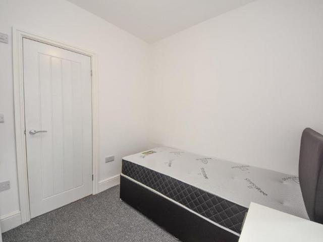 Springfield Road, Springfield, Wigan. 1 bed in a house share to rent £520 pcm £120 pw