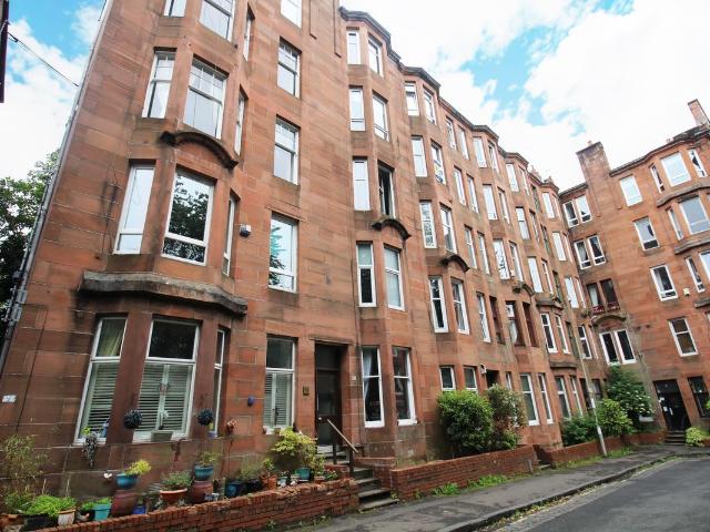 Springhill Gardens, Shawlands, Glasgow G41, 1 bed flat to rent, £1,000 pcm | PrimeLocation