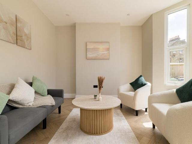 Springrice Road, London, SE13 5 bed semi detached house to rent £7,000 pcm £1,615 pw