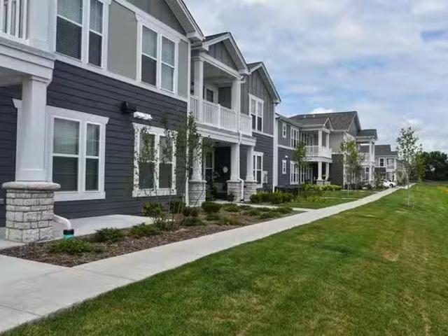 Springs at Orchard Road, 1819 Oak St, North Aurora 1 Bedroom.