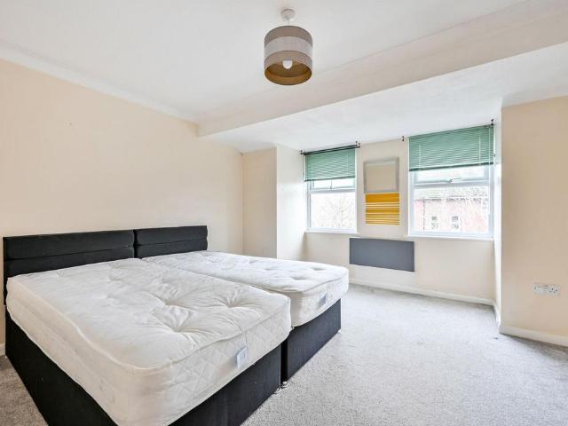 Springside Court, Josephs Road. 1 bed flat to rent £1,450 pcm £335 pw