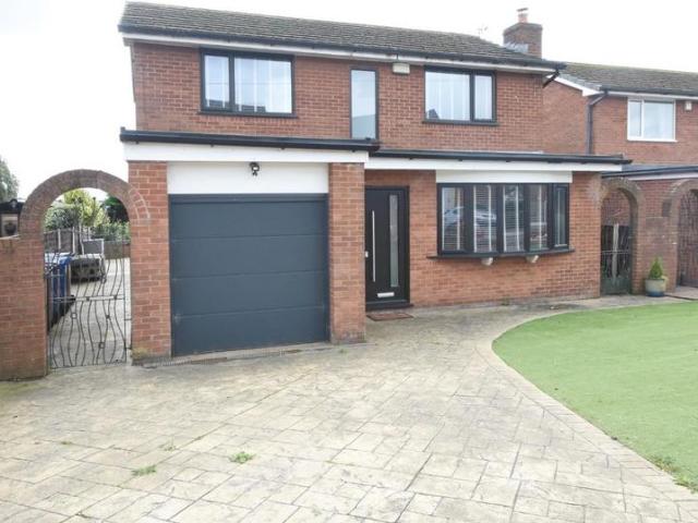 Springside Road, Bury BL9 4 bed detached house to rent £1,800 pcm £415 pw