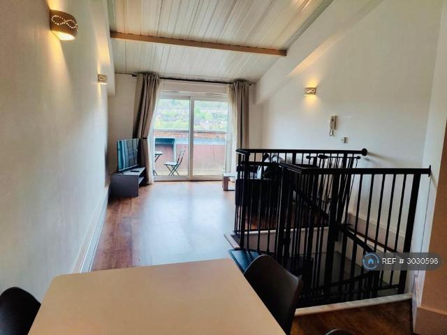 Sprinkwell Mill, Dewsbury, WF13 1 bed penthouse to rent £795 pcm £183 pw