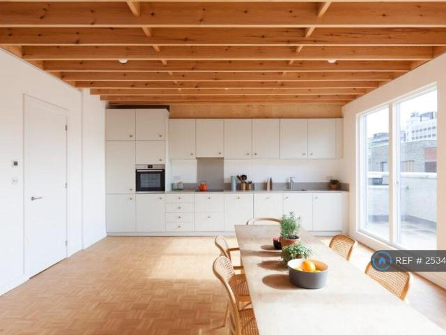 Sprowston Mews, London, E7 3 bed flat to rent £2,700 pcm £623 pw