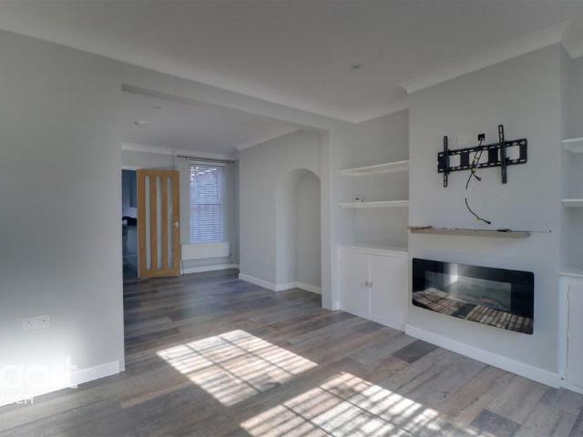 Sproughton Road, Ipswich 2 bed terraced house to rent £1,150 pcm £265 pw