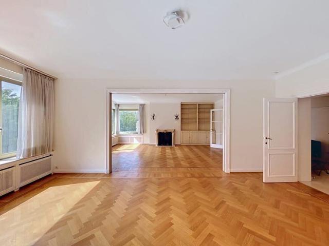 Sq. Vergote Beautiful 4 bed flat + terrace + pkg