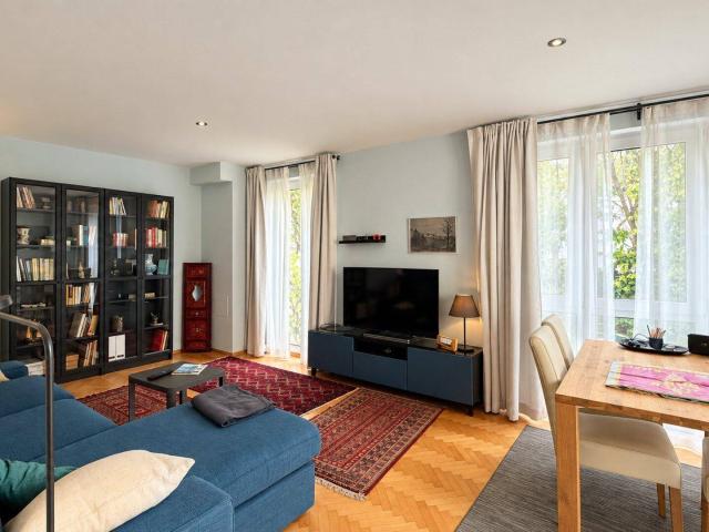 # SQ VOLLMÖBLIERTE ERDGESCHOSSWOHNUNG 1180 WIEN GRENZE 1190 WIEN 2 ZIMMER + GARTEN und TERRASSE