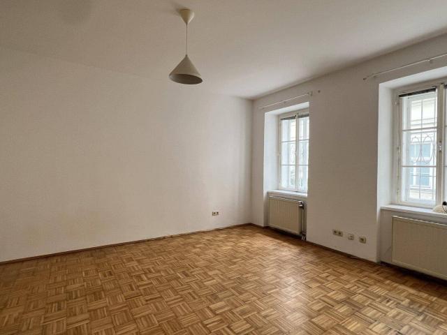 # SQ BEFRISTET VERMIETETE RUHIGE ERDGESCHOSSWOHNUNG 2 ZIMMER FUSSGÄNGERZONE 1070 WIEN