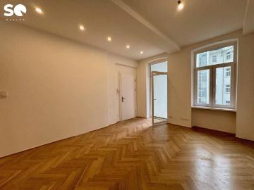 #SQ ERSTBEZUG: HELLE 2 ZIMMER ALTBAUWOHNUNG MIT BALKON!