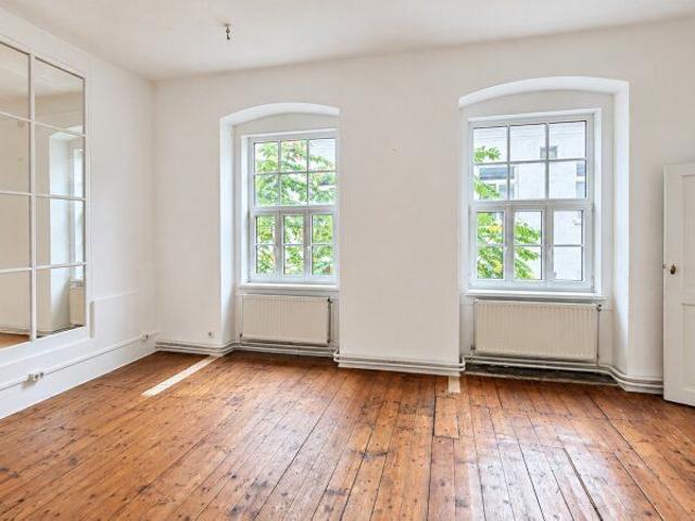 # SQ GROSSZÜGIGES WOHNLOFT MIT 255 m² & ALTBAUCHARME IN 1070 WIEN – 4. Stock | ca. 255 m² | 5 Zimmer + Esszimmer | ohne Lift