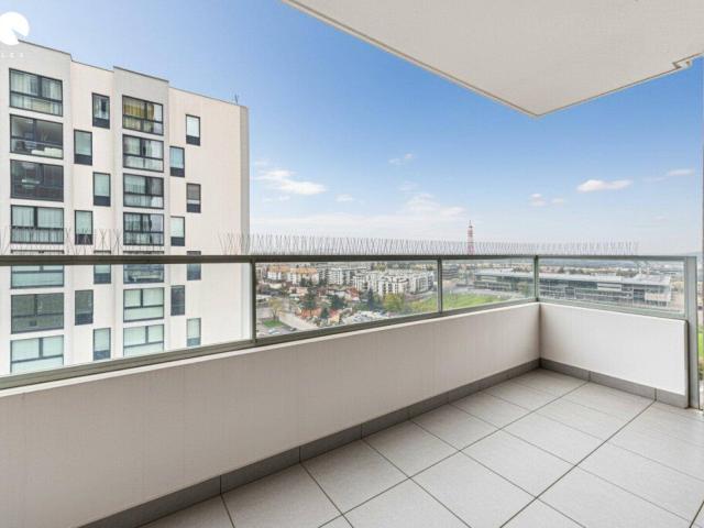 # SQ HOCH33 WOHNEN MIT WEITBLICK IM HÖCHSTGELEGENEN WOHNGEBÄUDE WIENS