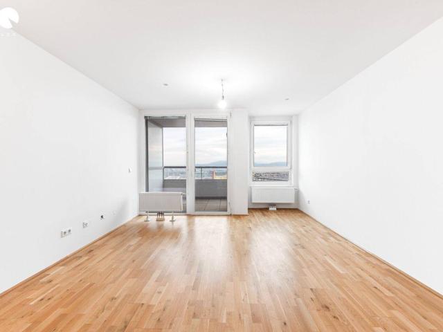 # SQ HOCH33 WOHNEN MIT WEITBLICK IM HÖCHSTGELEGENEN WOHNGEBÄUDE WIENS