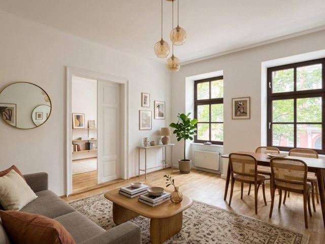 #SQ MODERNISIERTE ALTBAUWOHNUNG MIT CHARME –