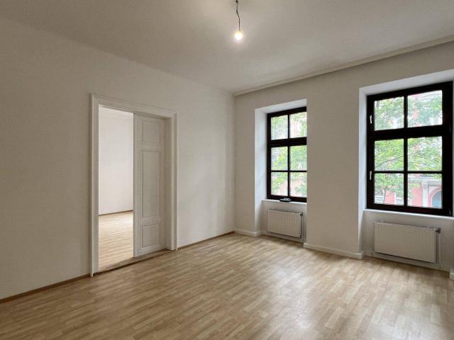 #SQ MODERNISIERTE ALTBAUWOHNUNG MIT CHARME –