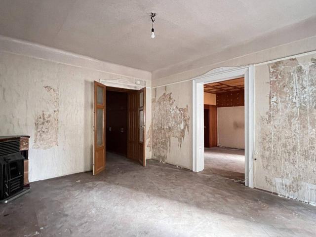 #SQ RUHIGE, SANIERUNGSBEDÜRFTIGE 3 ZIMMER ALTBAUWOHNUNG MITTEN IM 6ten /HAUS DES MEERES TOP 2