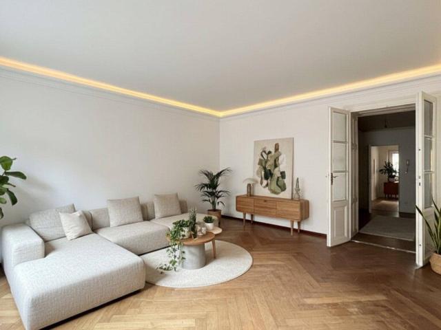 #SQ SANIERUNGSBEDÜRFTIGE 3 ZIMMER ALTBAUWOHNUNG MITTEN IM 6ten /MARIAHILF APOLLOKINO TOP 6