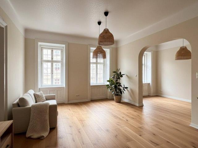 #SQ SANIERUNGSBEDÜRFTIGE 3 ZIMMER ALTBAUWOHNUNG MITTEN IM 6ten /MARIAHILF APOLLOKINO TOP 1&2