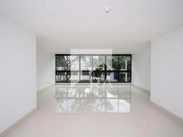 SQN 215 3 QUARTOS 194 m² RESIDENCIAL JANE GODOY