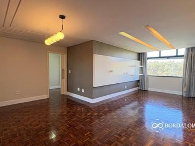 SQS 109 Apartamento amplo de 3 quartos com suíte e vista livre para o verde