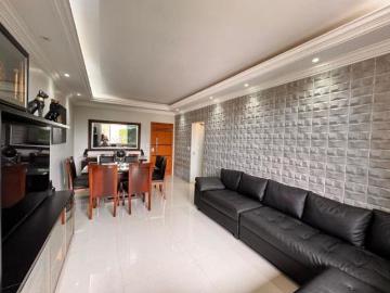 SQS 205 | 115m² | 6º andar | 3 Quartos, 1 suíte | Reformado | Vista livre | Ótima localização