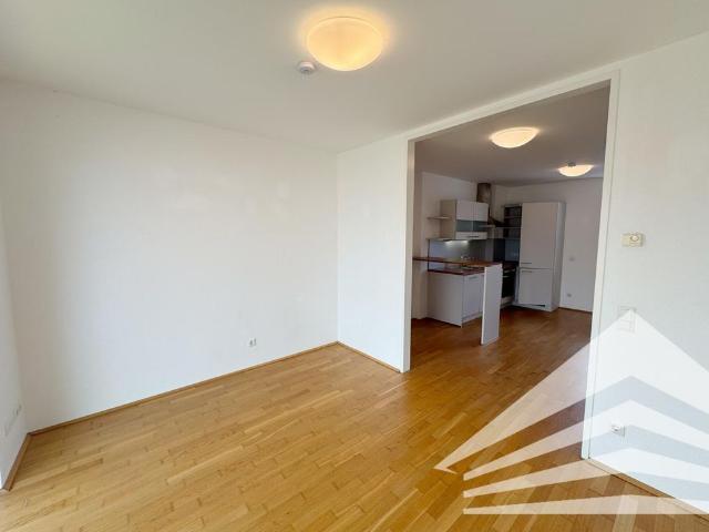 SQUADRO nordseitige 2 Zimmer Wohnung mit Balkon in zentraler Lage!