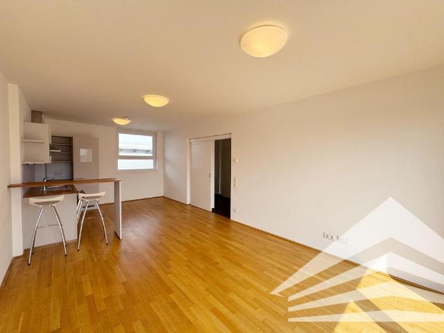 SQUADRO ostseitige 3 Zimmer Wohnung mit Balkon in zentraler Lage!