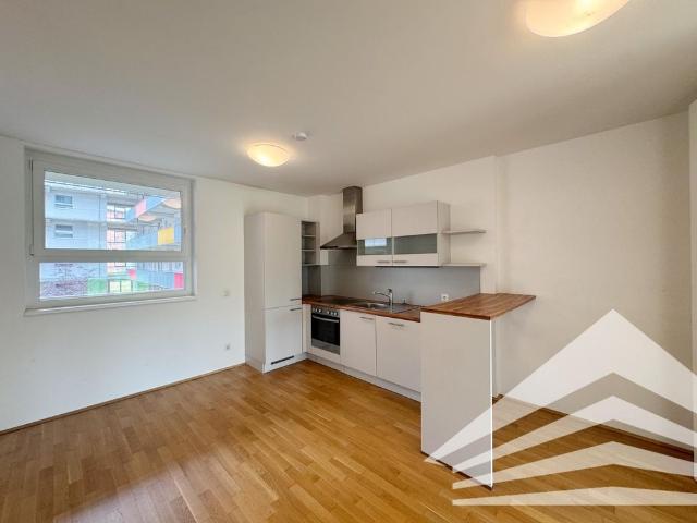 SQUADRO südseitige 2 Zimmer Wohnung mit Balkon in zentraler Lage!