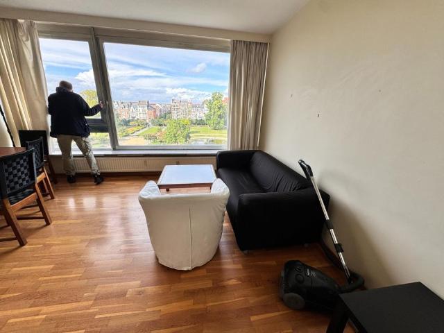 SQUARE AMBIORIX, à proximité de Schuman, beau STUDIO meublé