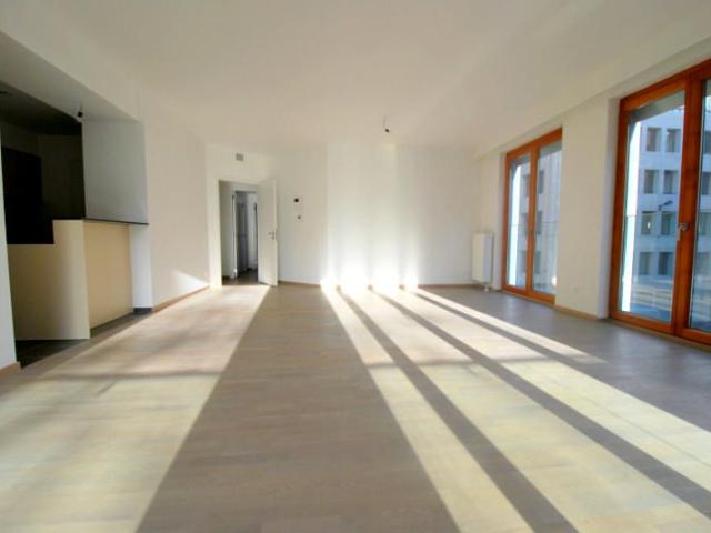 Square Orban Appartement de qualité 2chambres + terrasse + pkg