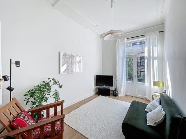 Square Marie Louise – Beautiful 1 bedroom furnished flat