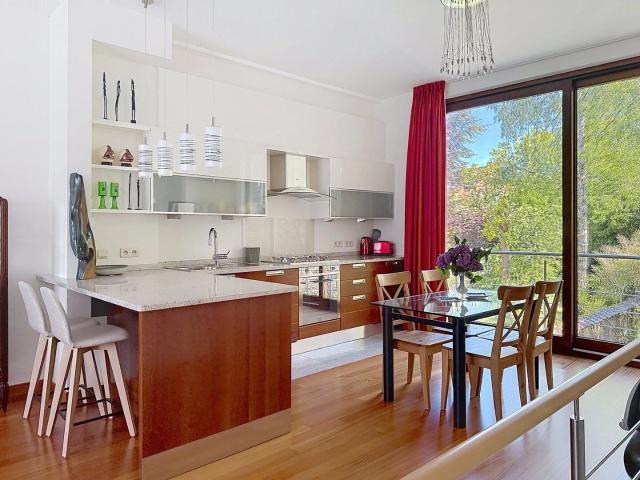 Square Plasky Furnished 1 bedroom house with garden, terra
