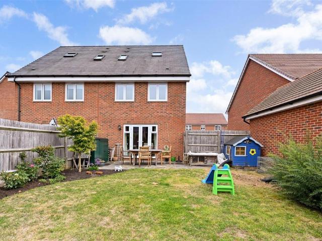 Squires Grove, Eastergate 3 bed semi detached house to rent £1,695 pcm £391 pw
