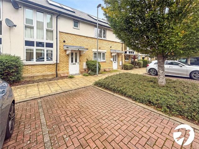 Squirrels Close, Swanley, Kent, BR8 3 bed terraced house to rent £2,200 pcm £508 pw