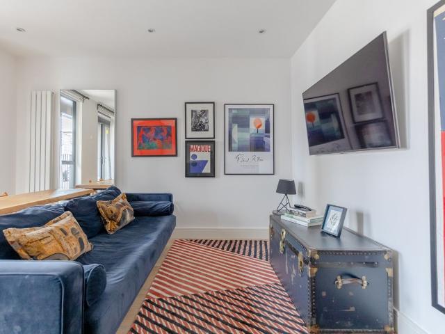 Squirries Street, London E2 1 bed flat to rent, £1,950 pcm | PrimeLocation