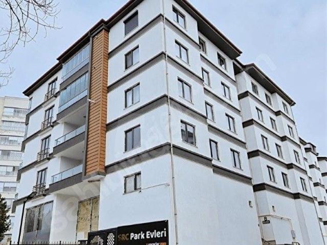 SRC PARK EVLERİ MÜSTAKİL KONSEPTE YAKIN 4+1 200M2
