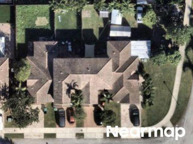 SW 245th St