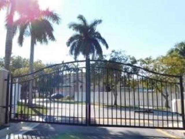 SW 28th St