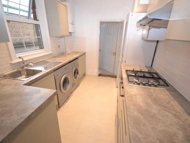 Swainstone Road, Reading, Berkshire RG2, 5 bed terraced house to rent, £3,250 pcm | PrimeLocation