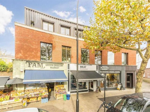 Swains Lane, London N6 3 bed flat to rent £4,400 pcm £1,015 pw
