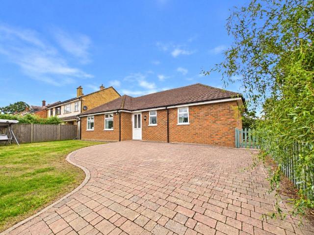 Swains Road, Tadley, Hampshire RG26, 2 bed bungalow to rent, £1,500 pcm | PrimeLocation