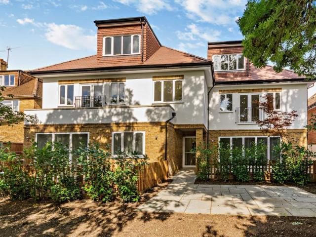 Swakeleys Road, Ickenham UB10 1 bed apartment to rent £1,750 pcm £404 pw